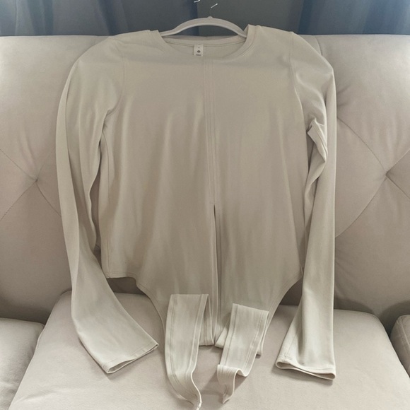 Like new Lululemon top - Picture 1 of 4